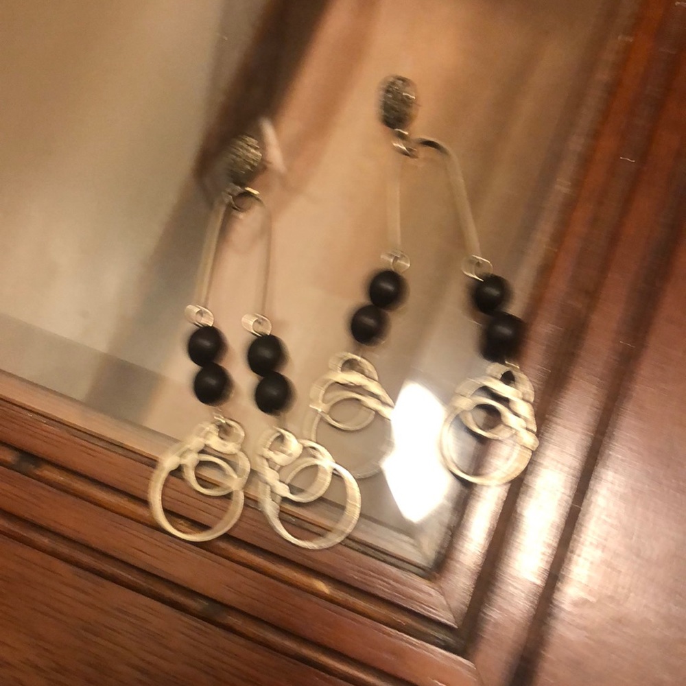 Women preowned Black & Silver Ear Rings